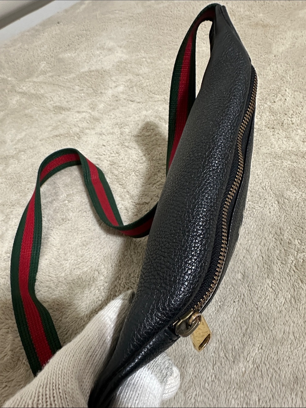 Gucci Black Leather Logo Belt/Crossbody Bag with Sherry Line - Picture 7 of 15